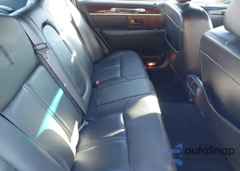 2009 Lincoln Town Car Signature Limited z USA, uszkodzony, nr VIN 2LNHM82V49X607348